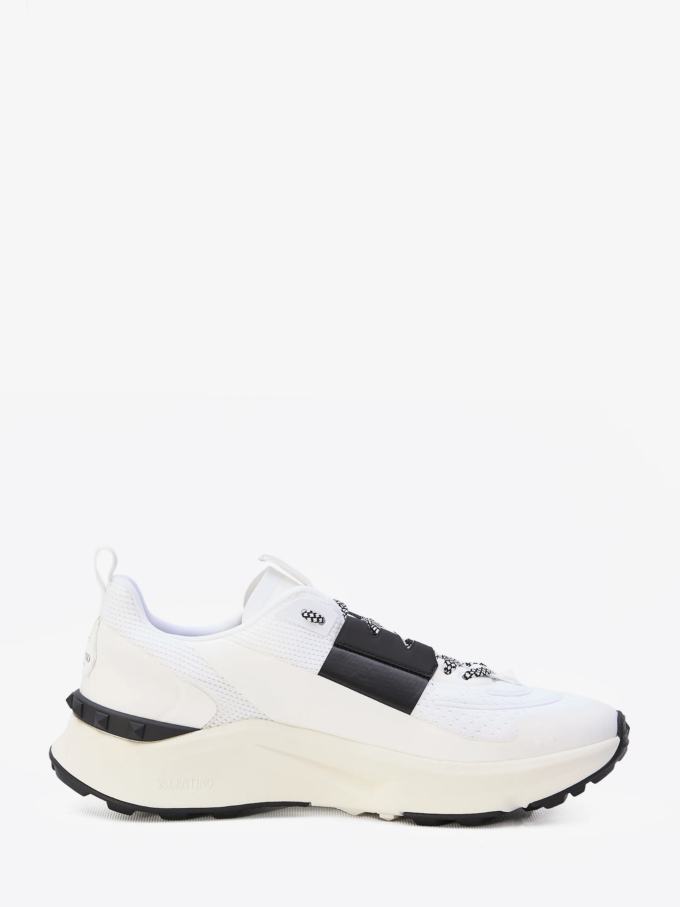 Low Top True Act sneakers