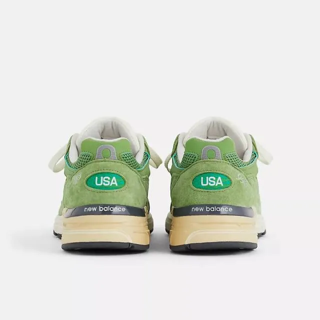 New Balance 993 Chive