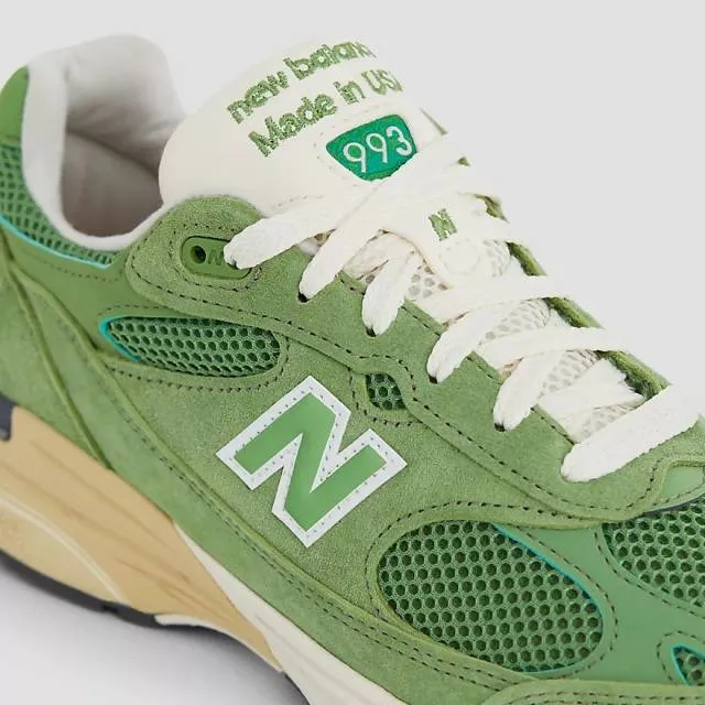 New Balance 993 Chive