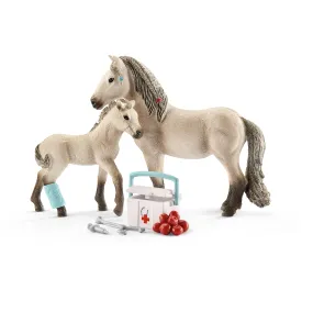 Schleich Horse Club Hannah's First-Aid Kit and Horses Toy Set