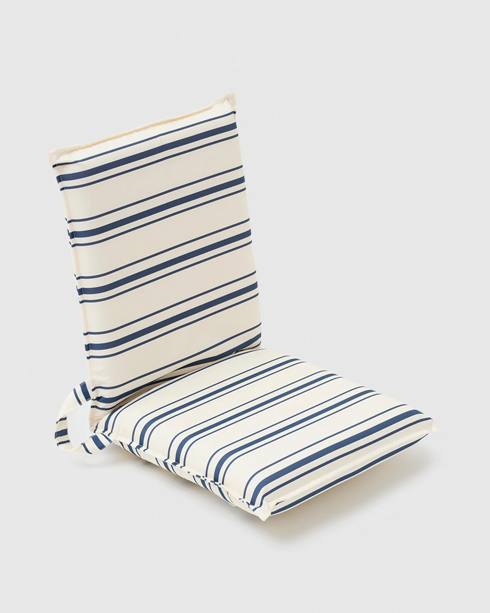 SUNNYLiFE The Resort Lean Back Beach Chair in Costal Blue